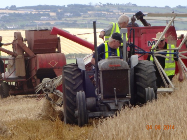 Tractor-cron-cutting